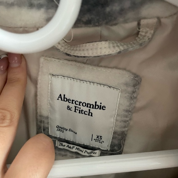Abercrombie & Fitch A&F Wool-Blend Mini
Puffer in Cream Plaid - XS - Picture 5 of 5